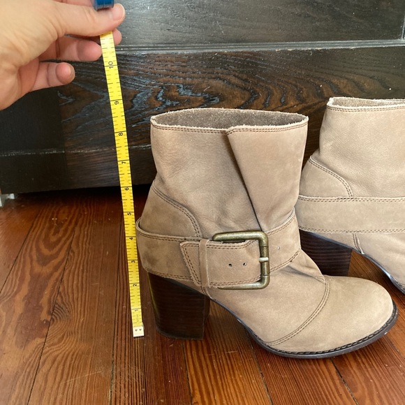 Tan suede pull on booties - Picture 7 of 9